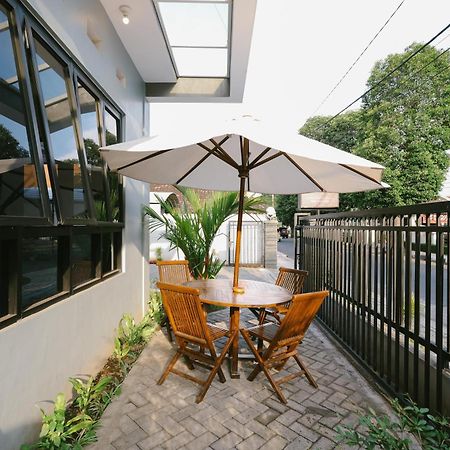 B Syariah Guest House Lumajang Esterno foto